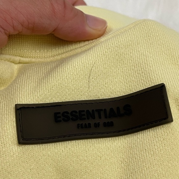 FEAR OF GOD ESSENTIALS
Yellow Crewneck Sweatshirt - Picture 10 of 11
